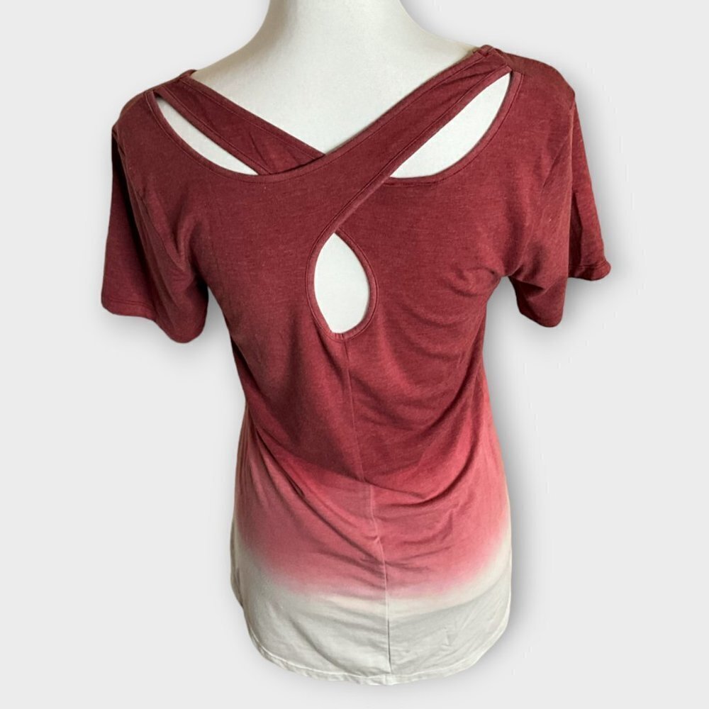 RUE21 Ombre Keyhole Back Tee Maroon to Cream Size M